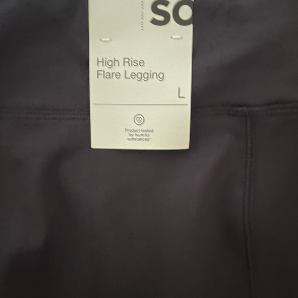 Women SO size Large high rise flare legging NWT - Picture 2 of 4